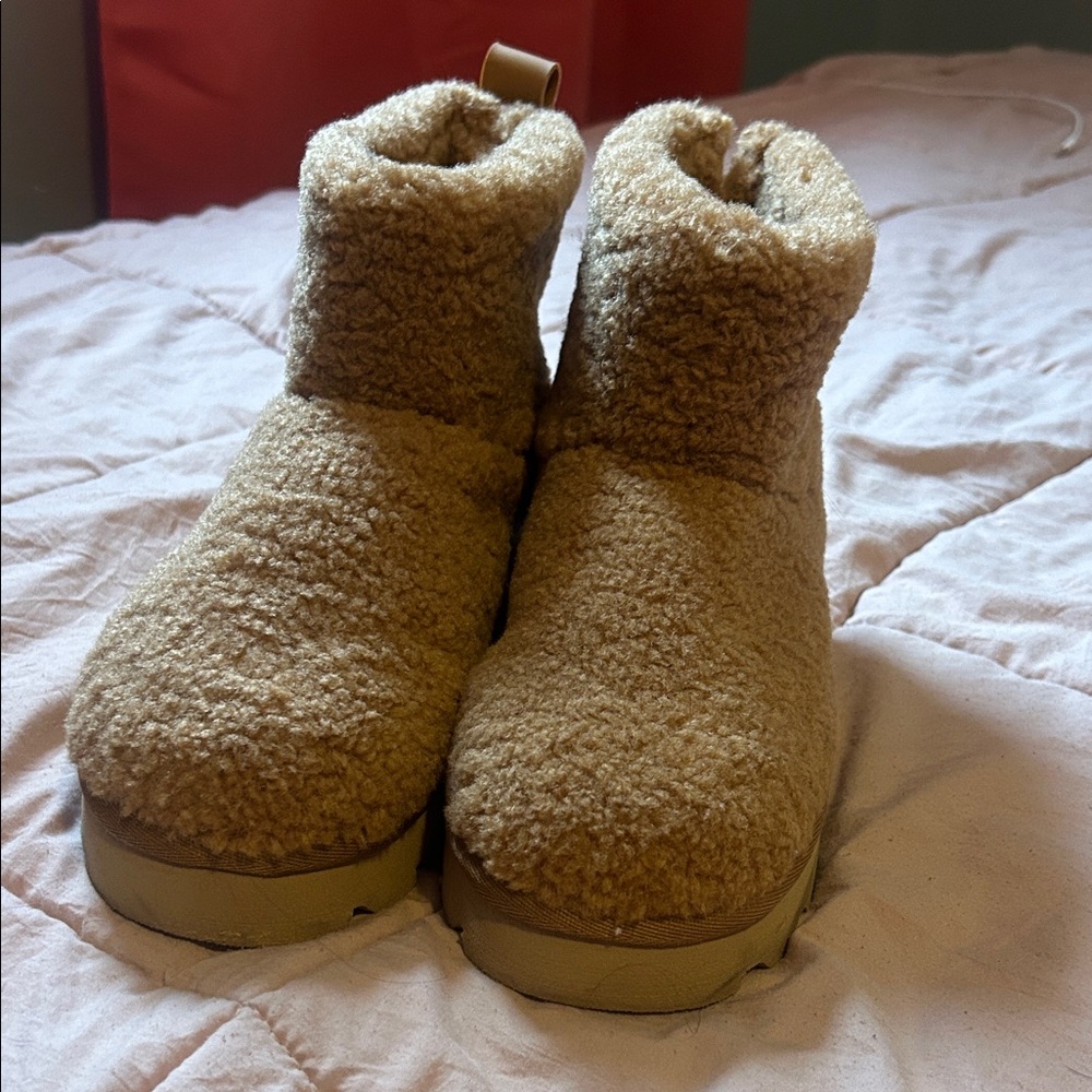 Michael Kors Tan Kids Slippers